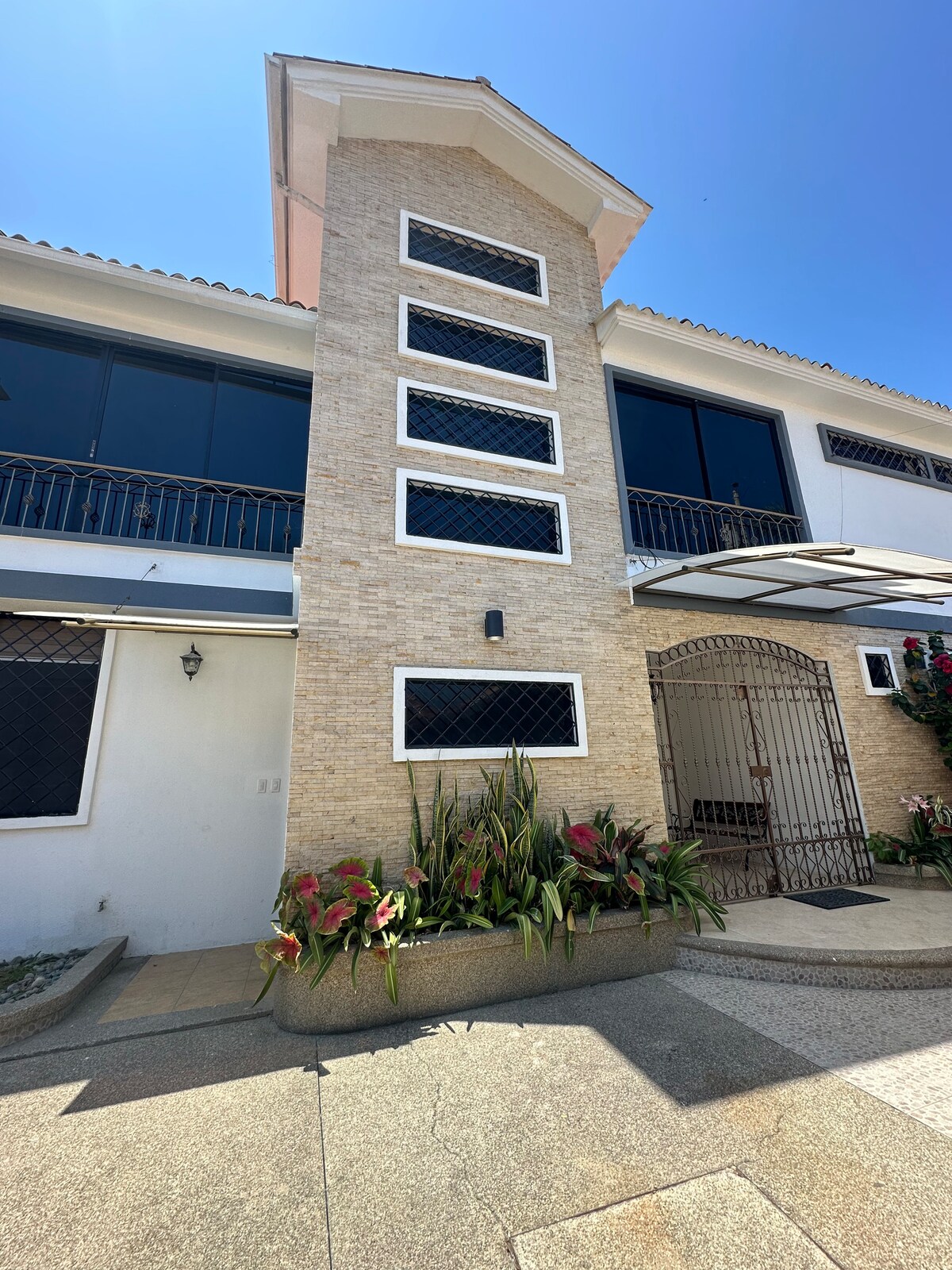 Patio exterior de Salma Beach House
